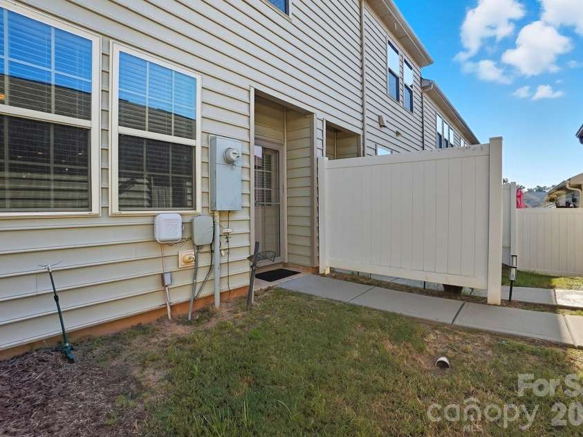 3033 Honeylocust Lane, Fort Mill, SC 29707.  MLS# CAR4305940, YatesRealty ID 2747. 