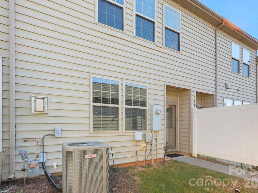 3033 Honeylocust Lane, Fort Mill, SC 29707.  MLS# CAR4305940, YatesRealty ID 2747. 