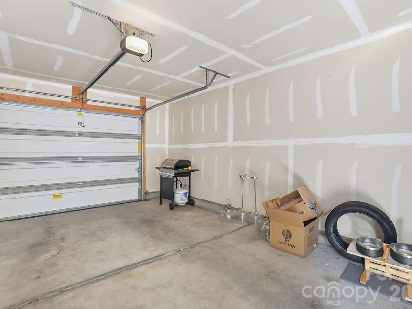 3033 Honeylocust Lane, Fort Mill, SC 29707.  MLS# CAR4305940, YatesRealty ID 2747. 