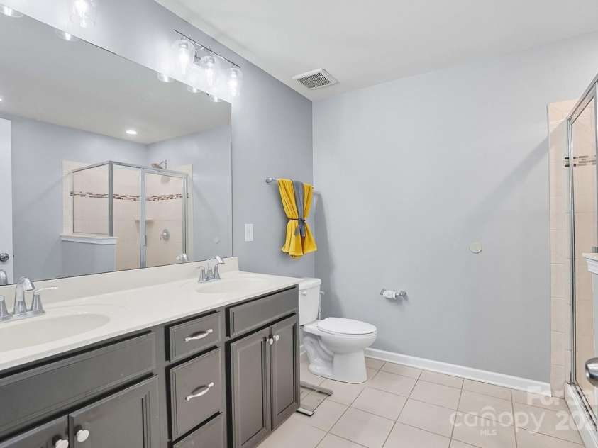 3033 Honeylocust Lane, Fort Mill, SC 29707.  MLS# CAR4305940, YatesRealty ID 2747. Primary Bath