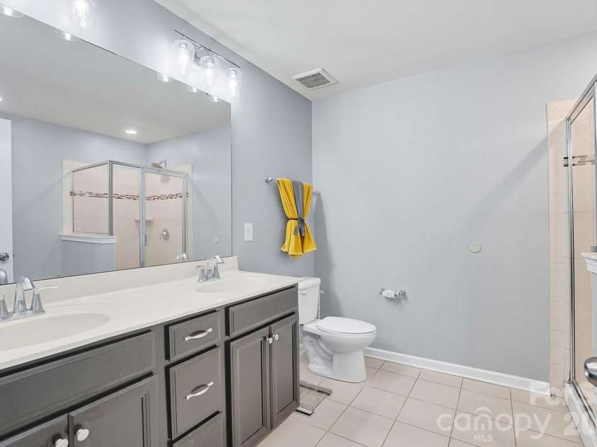 3033 Honeylocust Lane, Fort Mill, SC 29707.  MLS# CAR4305940, YatesRealty ID 2747. Primary Bath