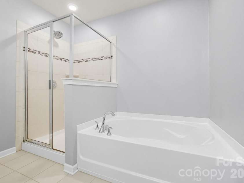 3033 Honeylocust Lane, Fort Mill, SC 29707.  MLS# CAR4305940, YatesRealty ID 2747. Primary Bath