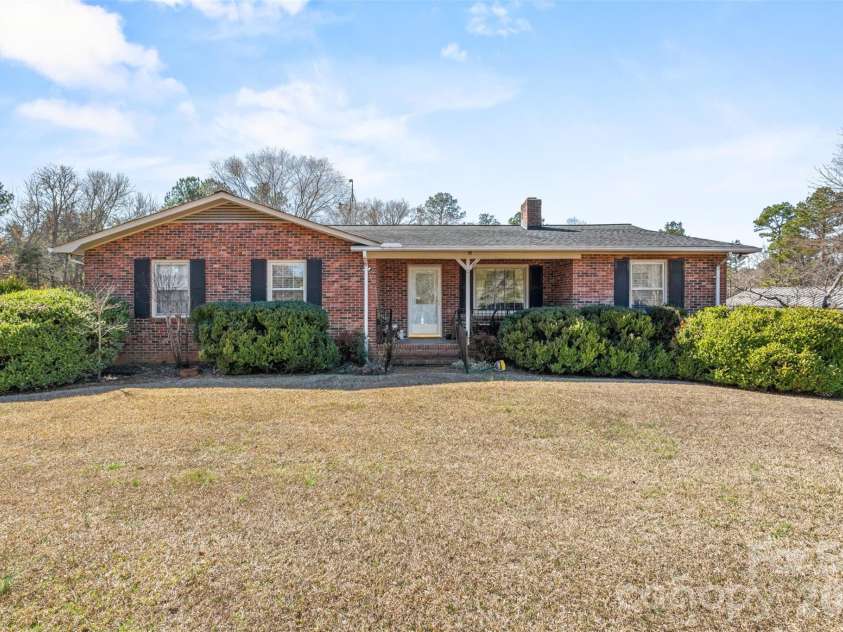 6330 Richburg Road, Great Falls, SC 29055.  MLS# CAR4350221, YatesRealty ID 2747. Welcome to 6330 Richburg Rd.