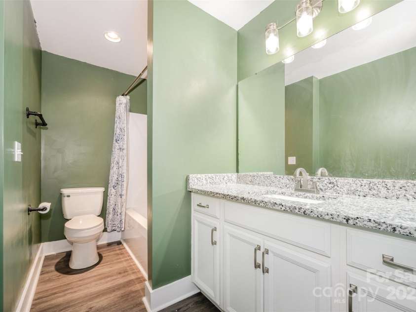 613 Gold Hill Drive, Salisbury, NC 28146.  MLS# CAR4269308, YatesRealty ID 27470. Hall Bath