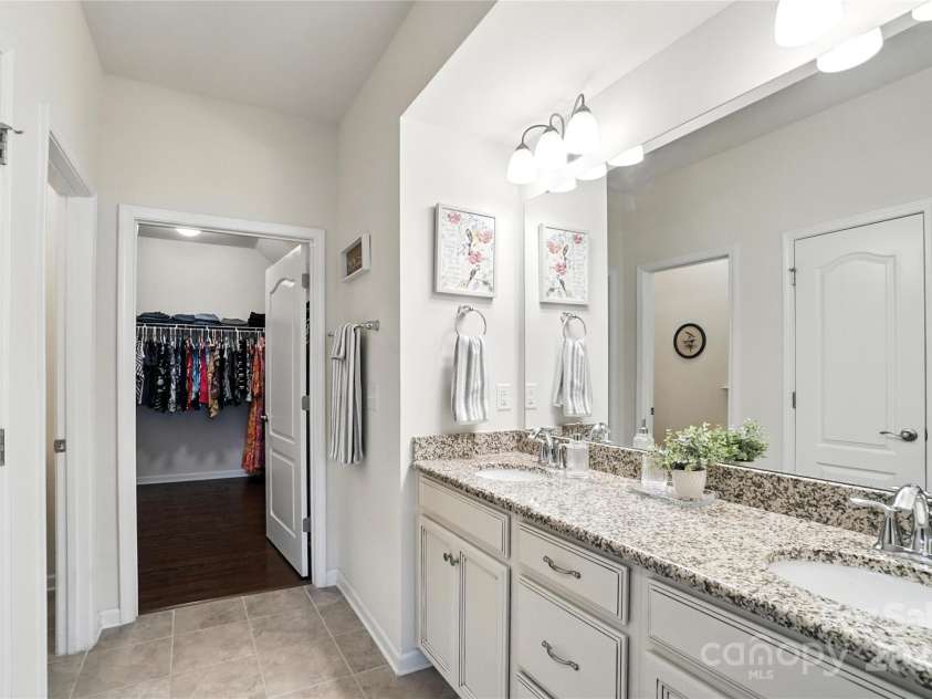 10120 Berkeley Castle Drive, Charlotte, NC 28273.  MLS# CAR4273546, YatesRealty ID 27472. 