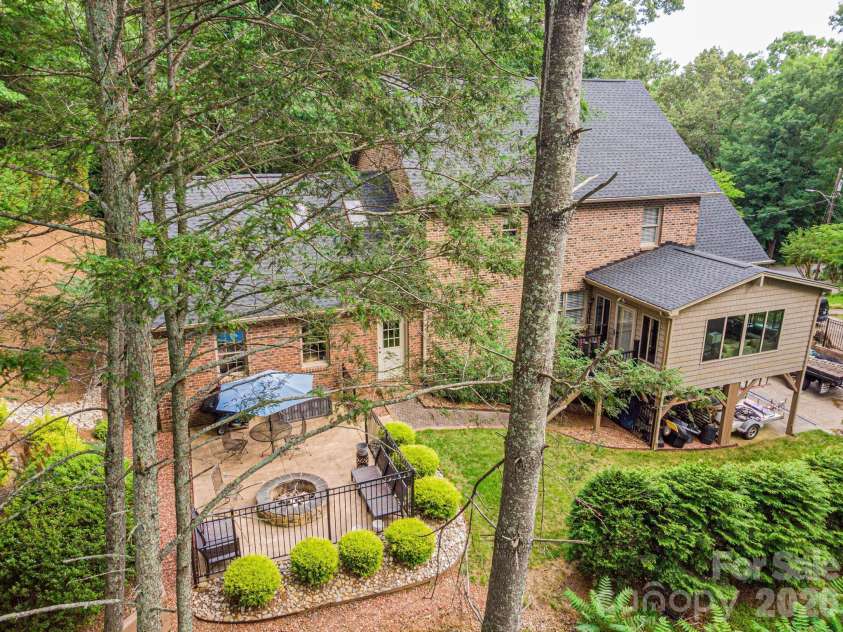 236 Robinwood Circle, Lenoir, NC 28645.  MLS# CAR4387573, YatesRealty ID 27472. 