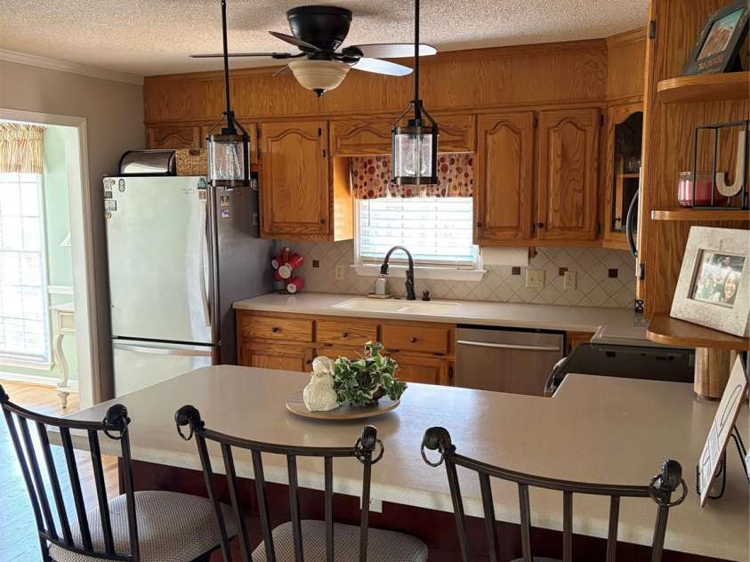 236 Robinwood Circle, Lenoir, NC 28645.  MLS# CAR4387573, YatesRealty ID 27472. 