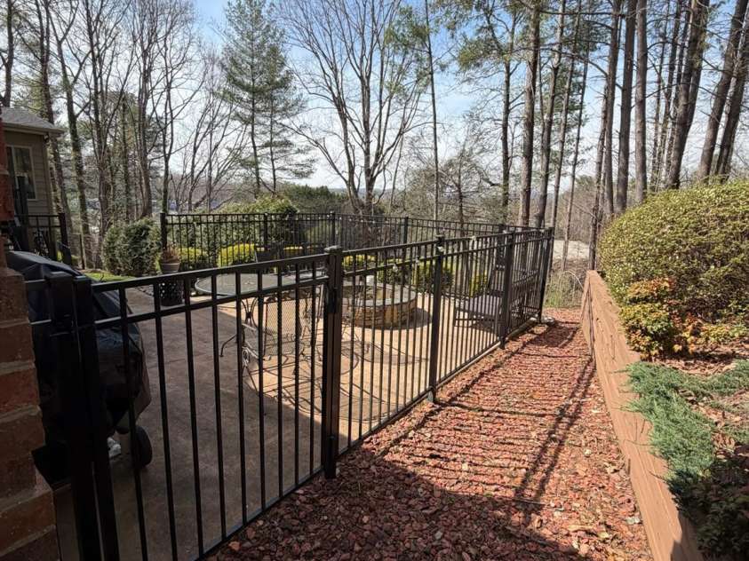 236 Robinwood Circle, Lenoir, NC 28645.  MLS# CAR4387573, YatesRealty ID 27472. 