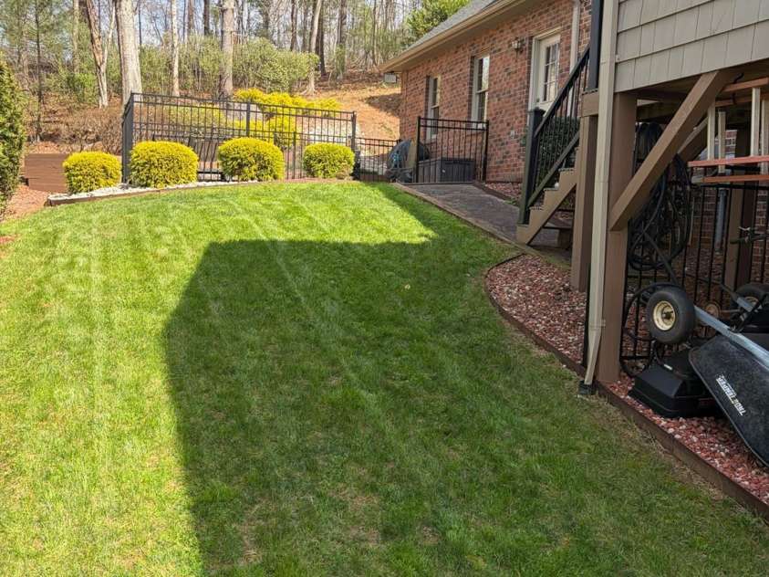 236 Robinwood Circle, Lenoir, NC 28645.  MLS# CAR4387573, YatesRealty ID 27472. 