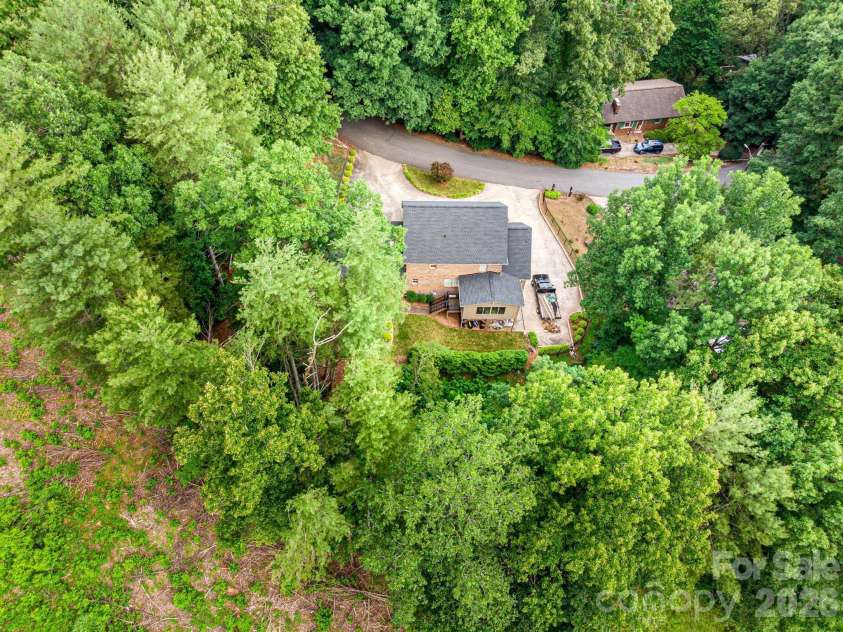 236 Robinwood Circle, Lenoir, NC 28645.  MLS# CAR4387573, YatesRealty ID 27472. 