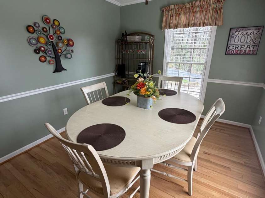 236 Robinwood Circle, Lenoir, NC 28645.  MLS# CAR4387573, YatesRealty ID 27472. Eating AreaaEatimg AreaEating Area