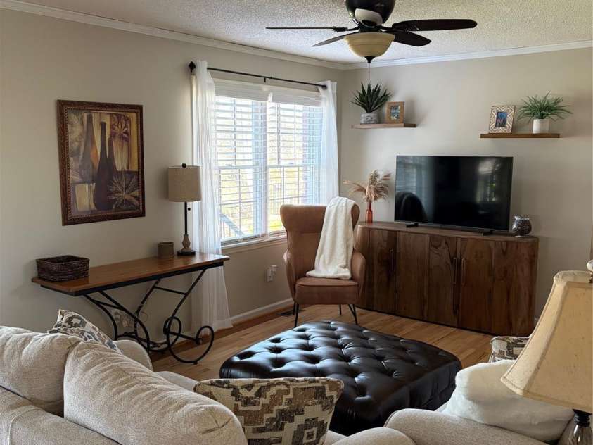 236 Robinwood Circle, Lenoir, NC 28645.  MLS# CAR4387573, YatesRealty ID 27472. Family Room