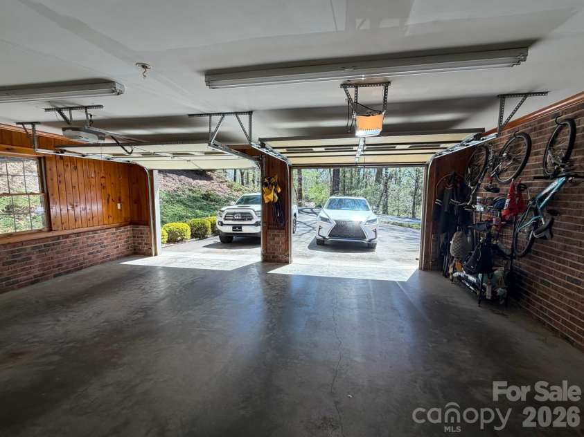 236 Robinwood Circle, Lenoir, NC 28645.  MLS# CAR4387573, YatesRealty ID 27472. Garage is in pristine condition