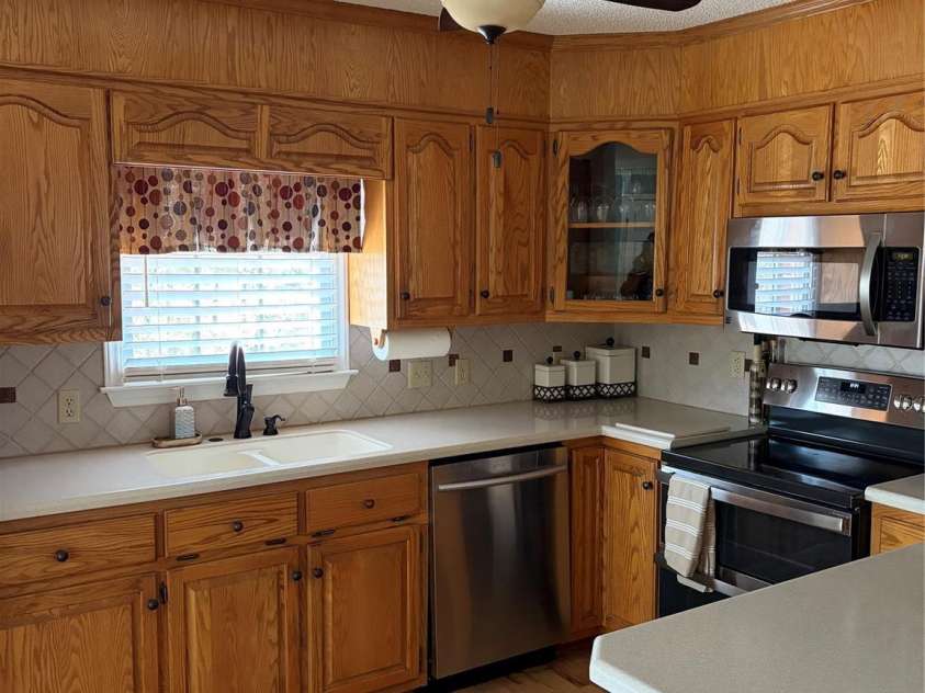 236 Robinwood Circle, Lenoir, NC 28645.  MLS# CAR4387573, YatesRealty ID 27472. Solid surface counter tops, double oven range