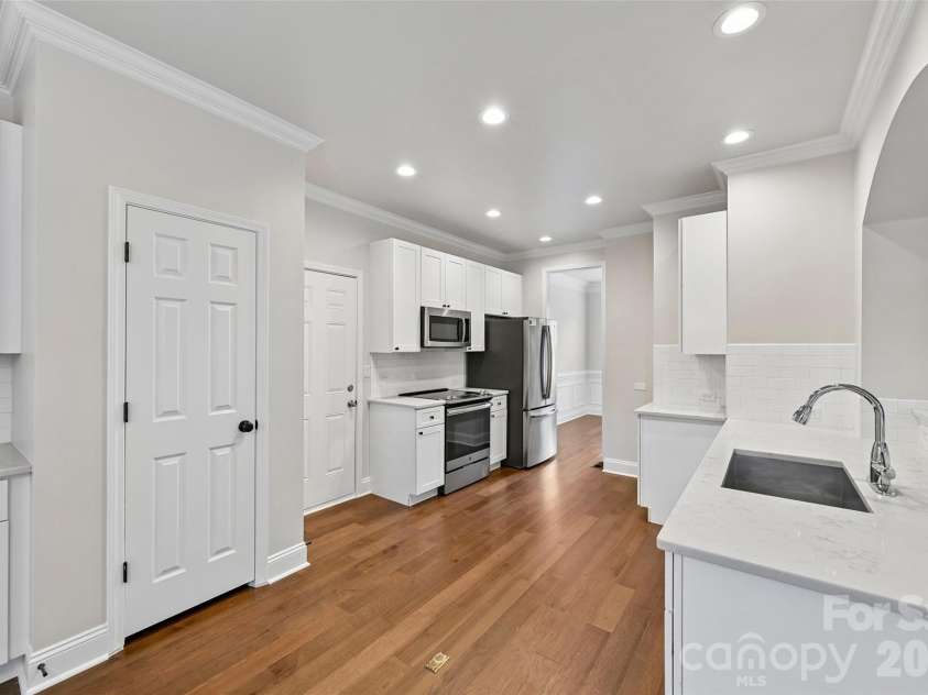 2825 Chip Shot Drive, Matthews, NC 28104.  MLS# CAR4388155, YatesRealty ID 27473. 