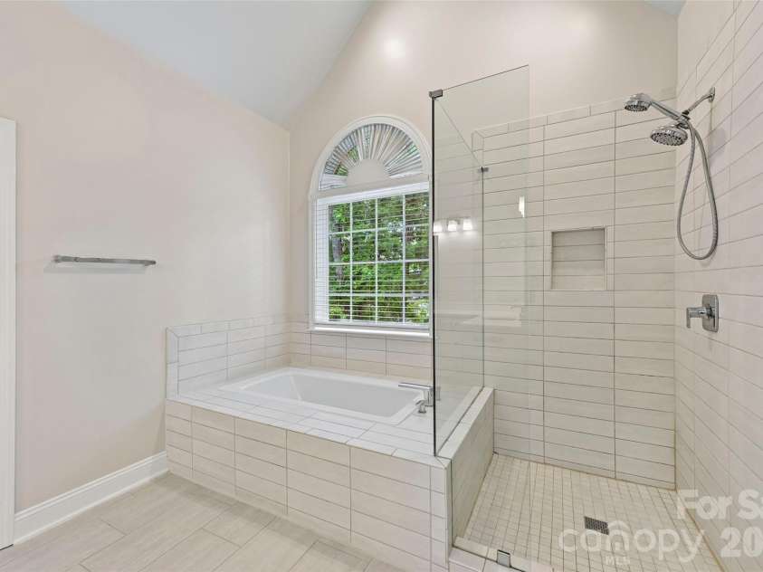 2825 Chip Shot Drive, Matthews, NC 28104.  MLS# CAR4388155, YatesRealty ID 27473. 