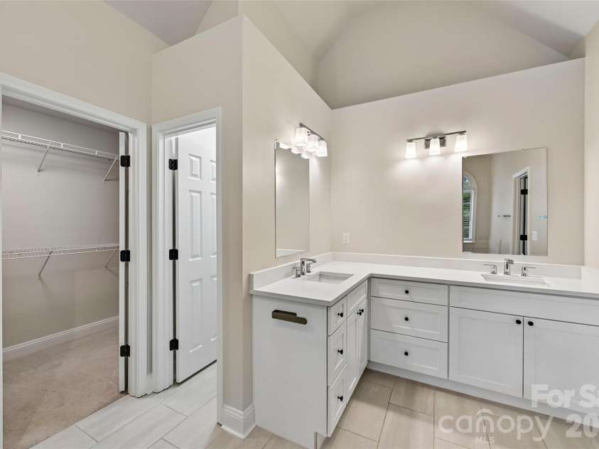 2825 Chip Shot Drive, Matthews, NC 28104.  MLS# CAR4388155, YatesRealty ID 27473. 