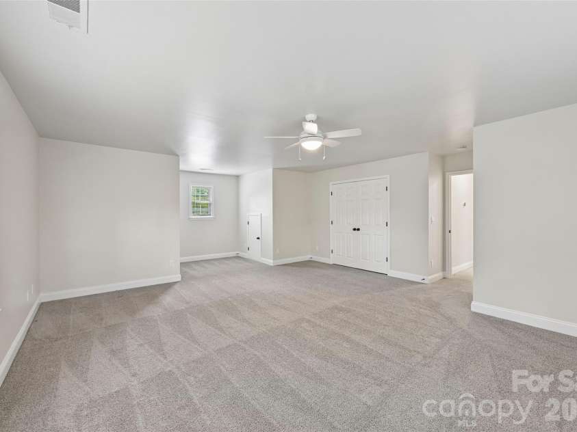2825 Chip Shot Drive, Matthews, NC 28104.  MLS# CAR4388155, YatesRealty ID 27473. 