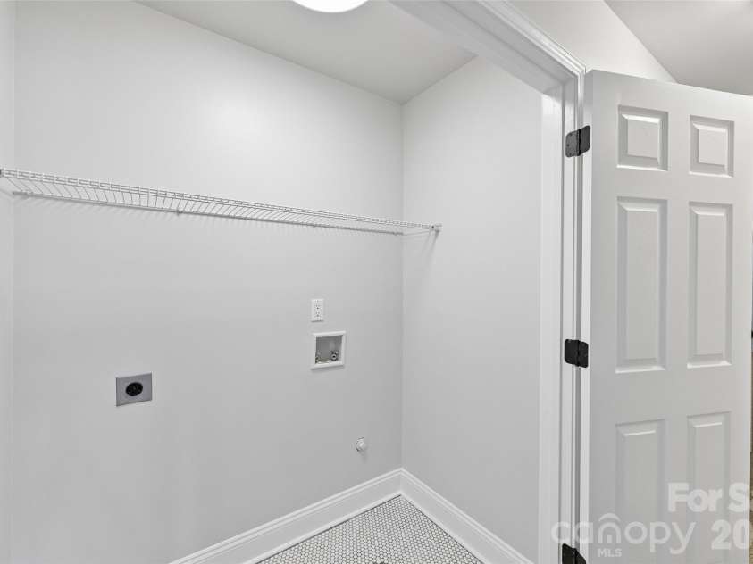 2825 Chip Shot Drive, Matthews, NC 28104.  MLS# CAR4388155, YatesRealty ID 27473. 