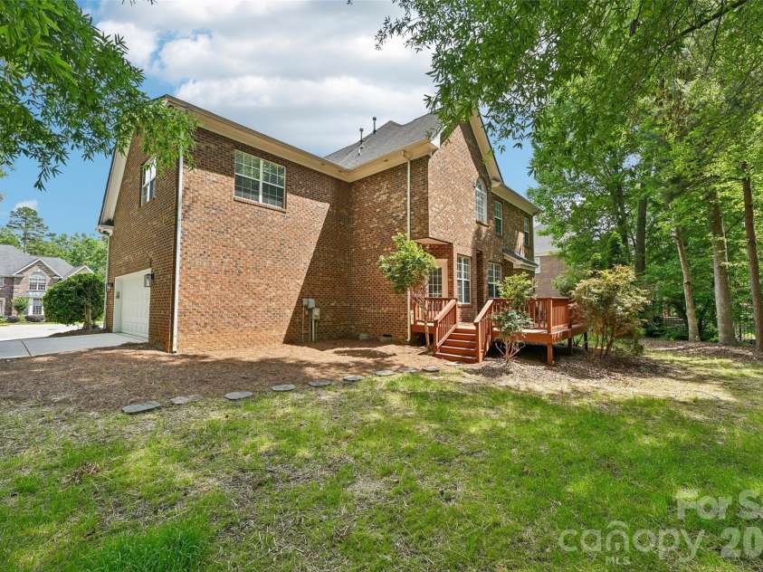 2825 Chip Shot Drive, Matthews, NC 28104.  MLS# CAR4388155, YatesRealty ID 27473. 