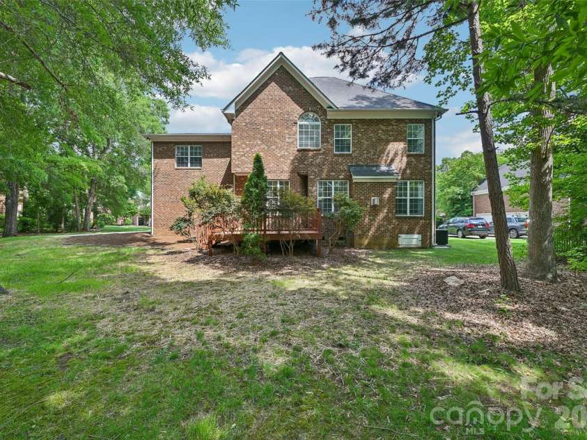 2825 Chip Shot Drive, Matthews, NC 28104.  MLS# CAR4388155, YatesRealty ID 27473. 