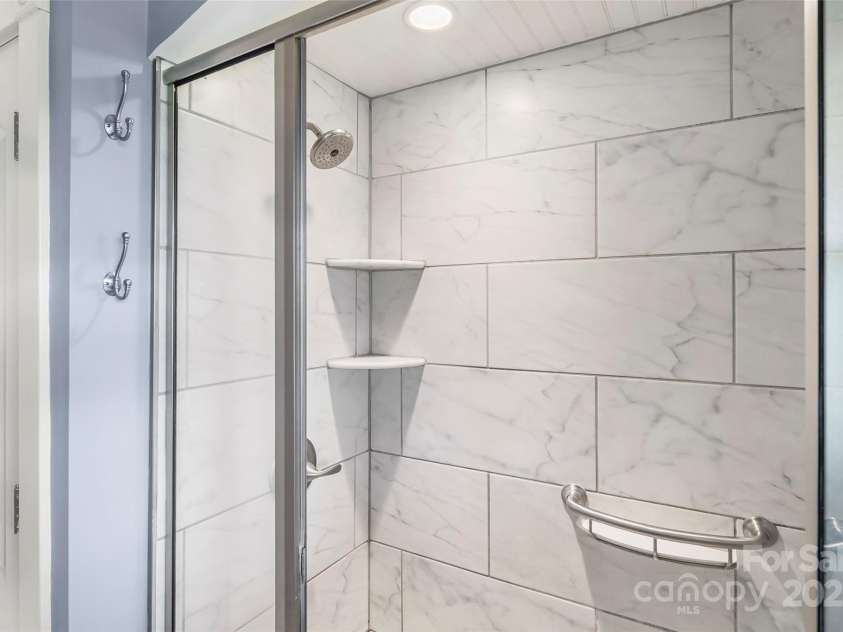 4 Northview Lane, Weaverville, NC 28787.  MLS# CAR4278075, YatesRealty ID 27473. Main level bathroom