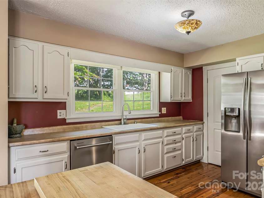 4 Northview Lane, Weaverville, NC 28787.  MLS# CAR4278075, YatesRealty ID 27473. Plenty of counter and cabinet space