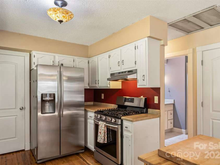 4 Northview Lane, Weaverville, NC 28787.  MLS# CAR4278075, YatesRealty ID 27473. Plenty of counter and cabinet space