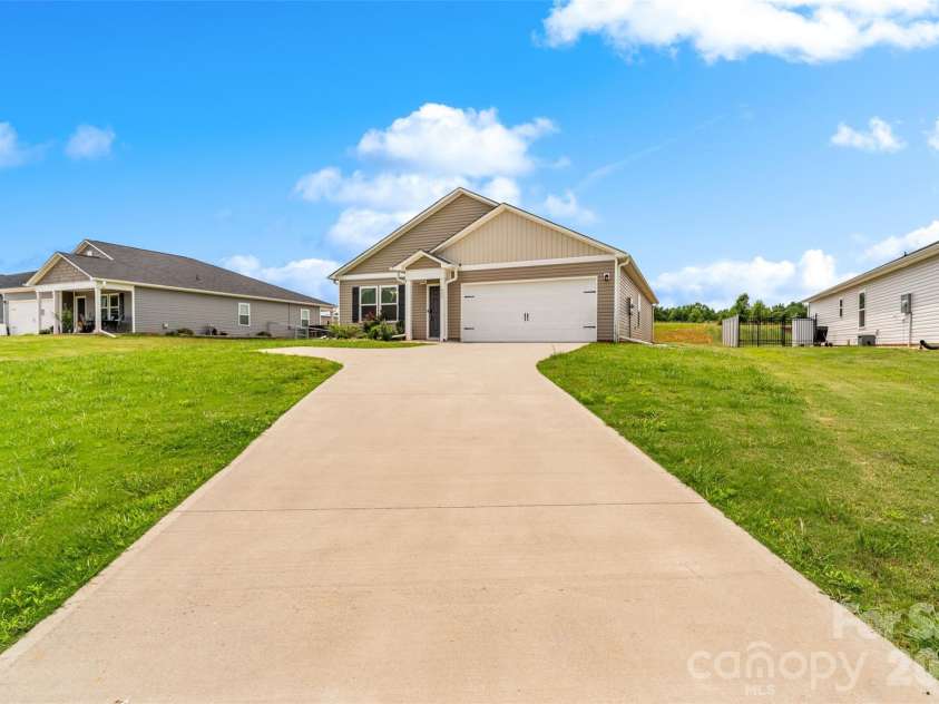 857 Oak Ridge Road, Gaffney, SC 29341.  MLS# CAR4386220, YatesRealty ID 27474. 