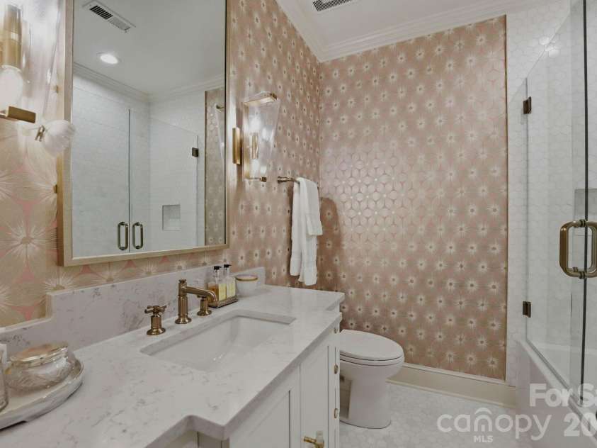 8700 Challis Farm Road, Charlotte, NC 28226.  MLS# CAR4388577, YatesRealty ID 27475. Bathroom