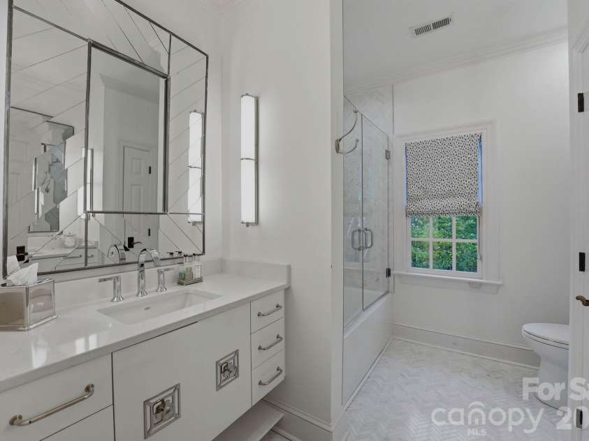8700 Challis Farm Road, Charlotte, NC 28226.  MLS# CAR4388577, YatesRealty ID 27475. Shared bathroom