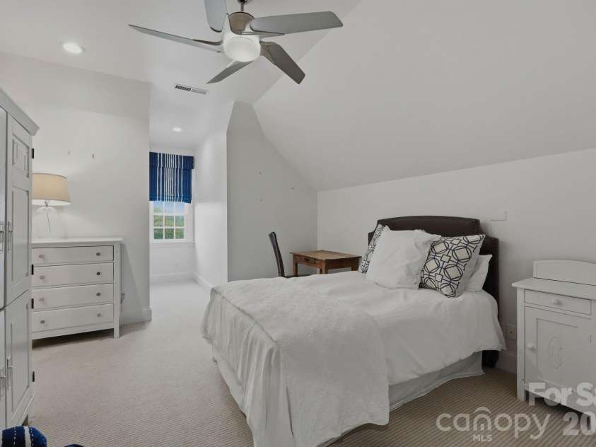 8700 Challis Farm Road, Charlotte, NC 28226.  MLS# CAR4388577, YatesRealty ID 27475. Third level bathroom