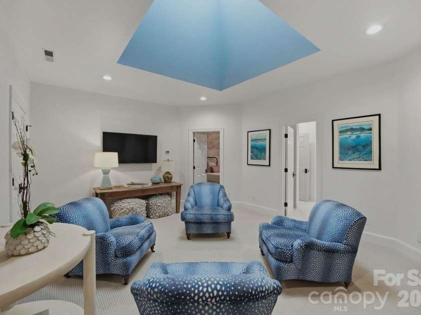 8700 Challis Farm Road, Charlotte, NC 28226.  MLS# CAR4388577, YatesRealty ID 27475. Third level bonus room