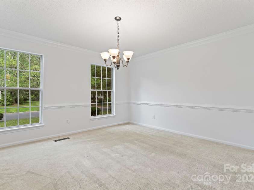 9833 White Cascade Drive, Charlotte, NC 28269.  MLS# CAR4275187, YatesRealty ID 27475. Dinning room