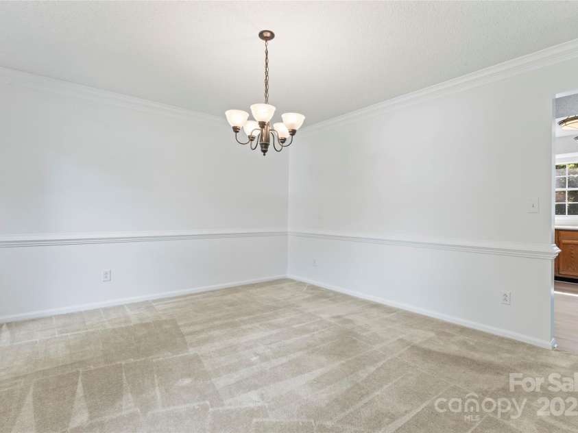 9833 White Cascade Drive, Charlotte, NC 28269.  MLS# CAR4275187, YatesRealty ID 27475. Dinning room