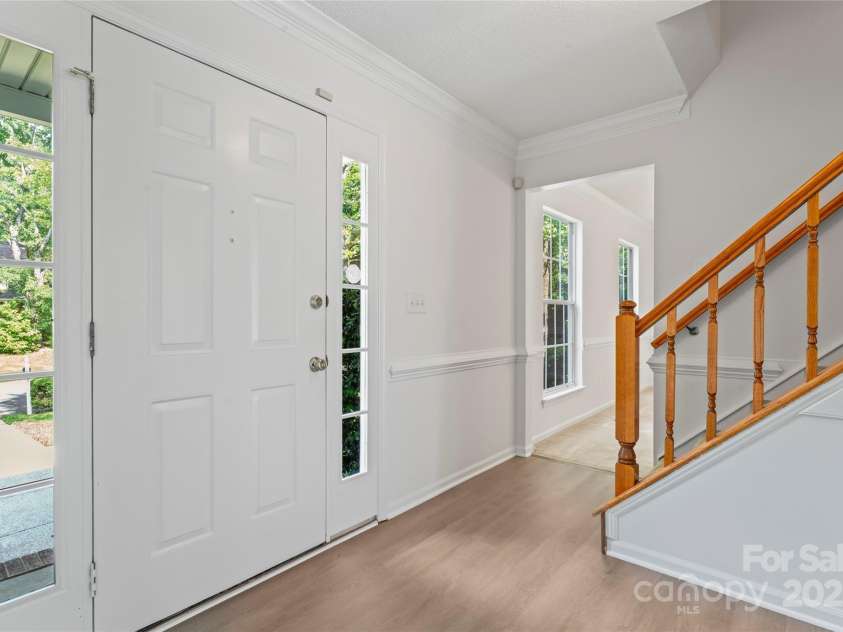 9833 White Cascade Drive, Charlotte, NC 28269.  MLS# CAR4275187, YatesRealty ID 27475. Foyer