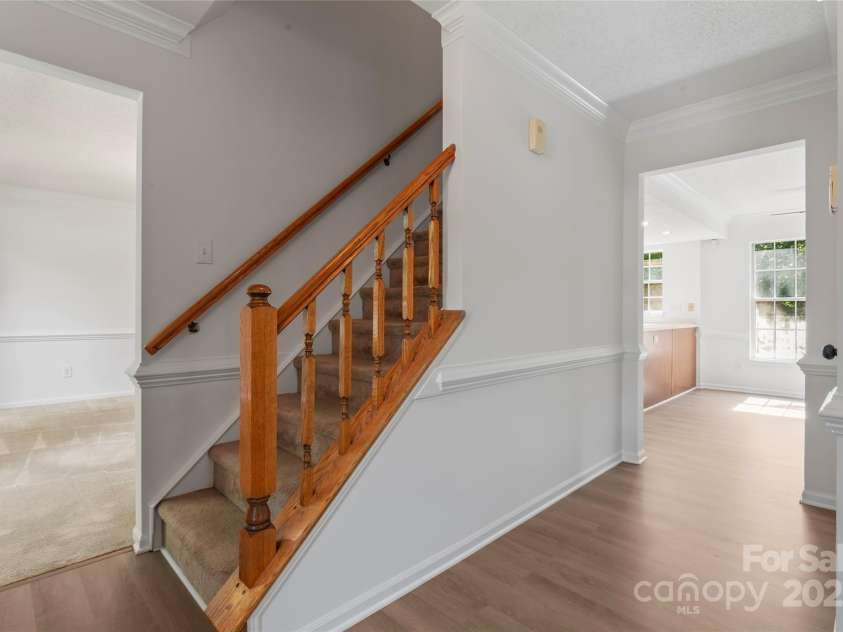 9833 White Cascade Drive, Charlotte, NC 28269.  MLS# CAR4275187, YatesRealty ID 27475. Foyer
