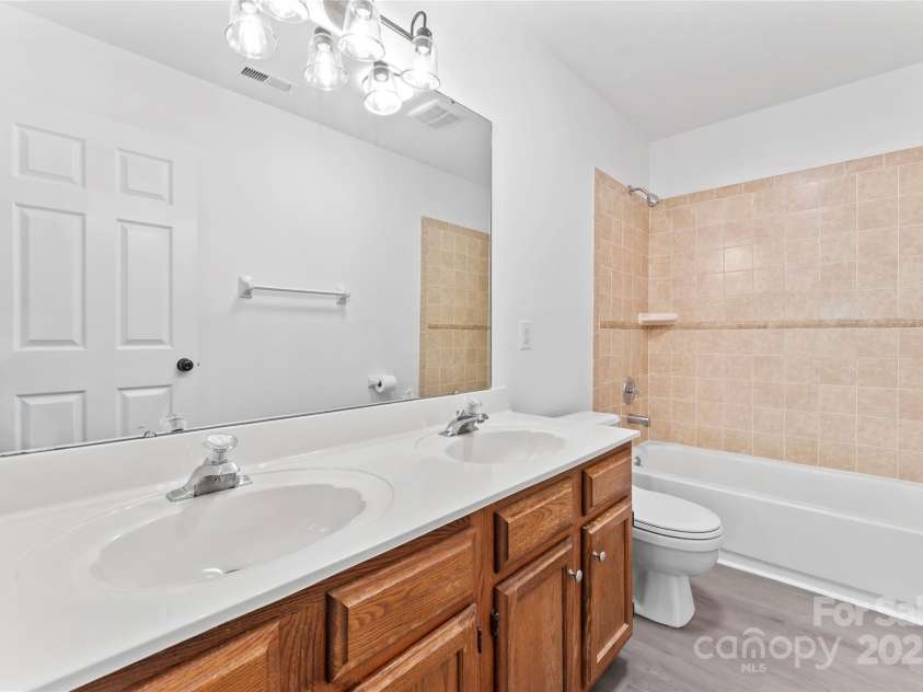 9833 White Cascade Drive, Charlotte, NC 28269.  MLS# CAR4275187, YatesRealty ID 27475. Full bath on upper floor