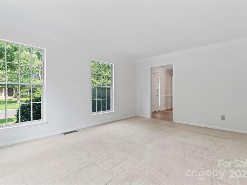 9833 White Cascade Drive, Charlotte, NC 28269.  MLS# CAR4275187, YatesRealty ID 27475. Living room