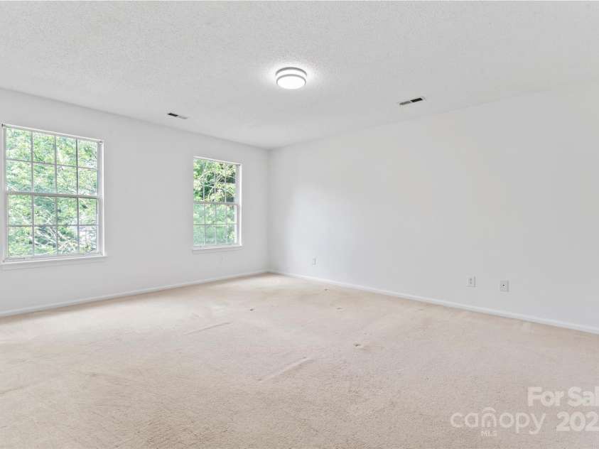 9833 White Cascade Drive, Charlotte, NC 28269.  MLS# CAR4275187, YatesRealty ID 27475. Primary bedroom
