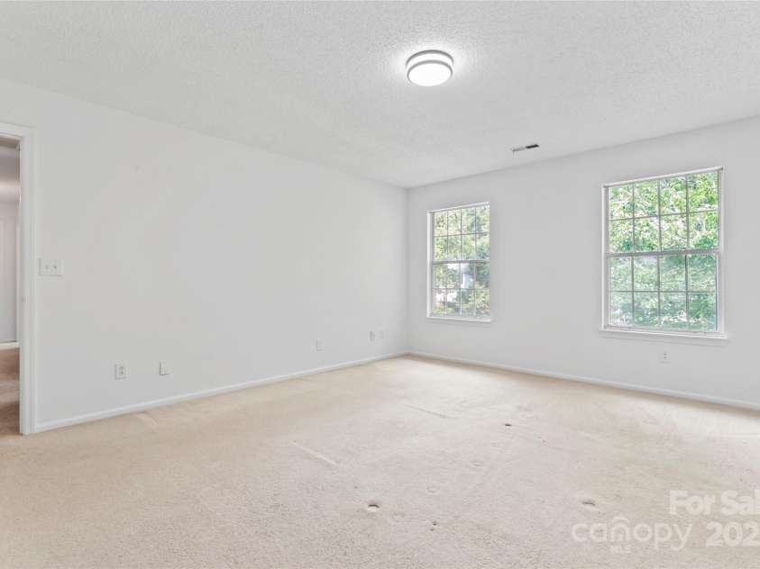 9833 White Cascade Drive, Charlotte, NC 28269.  MLS# CAR4275187, YatesRealty ID 27475. Primary bedroom