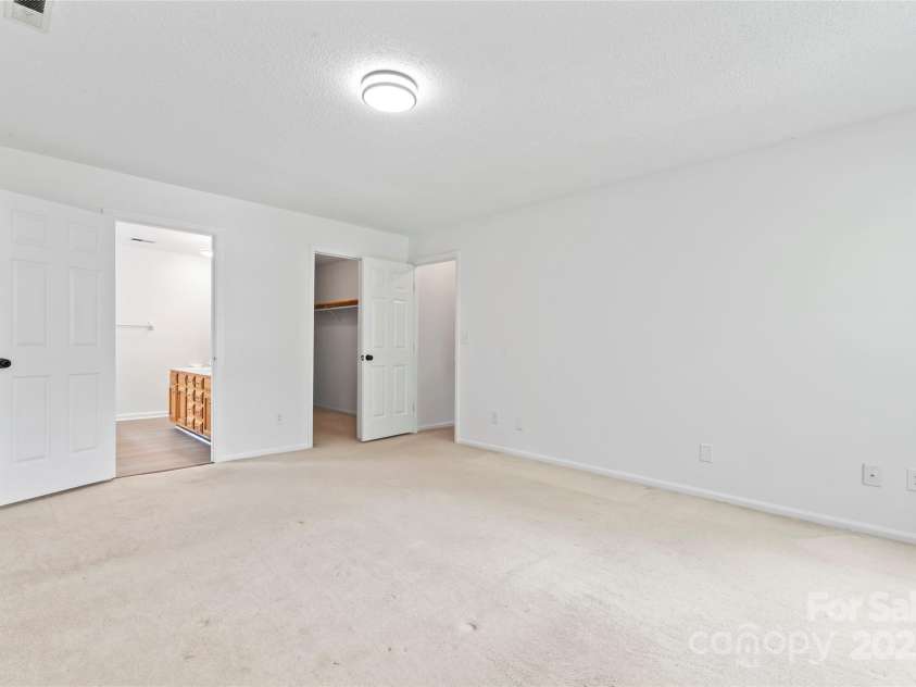 9833 White Cascade Drive, Charlotte, NC 28269.  MLS# CAR4275187, YatesRealty ID 27475. Primary bedroom with walk in closet