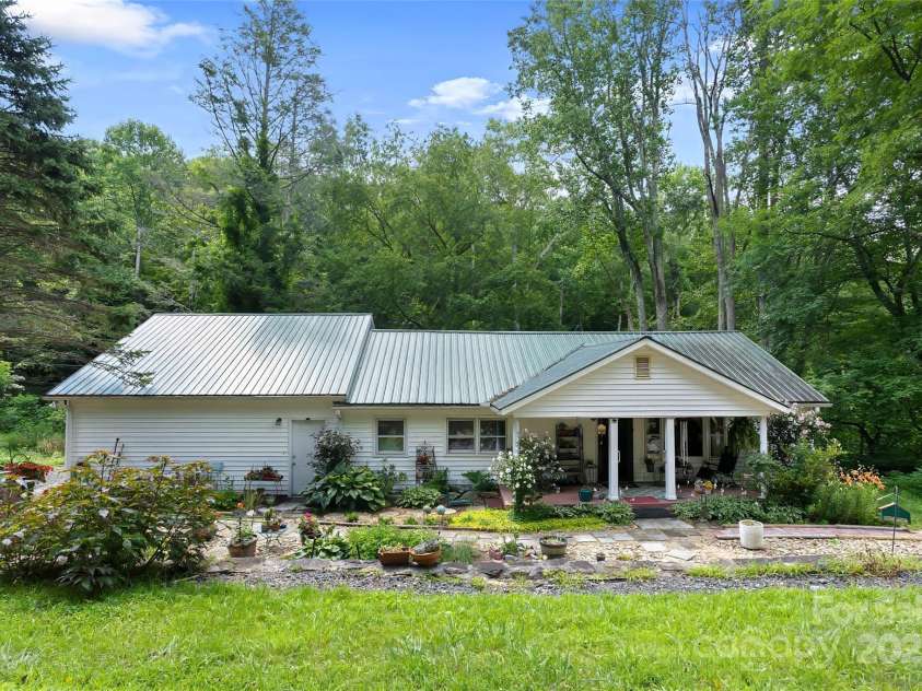 524 Clear Creek Road, Burnsville, NC 28714.  MLS# CAR4281347, YatesRealty ID 27476. 