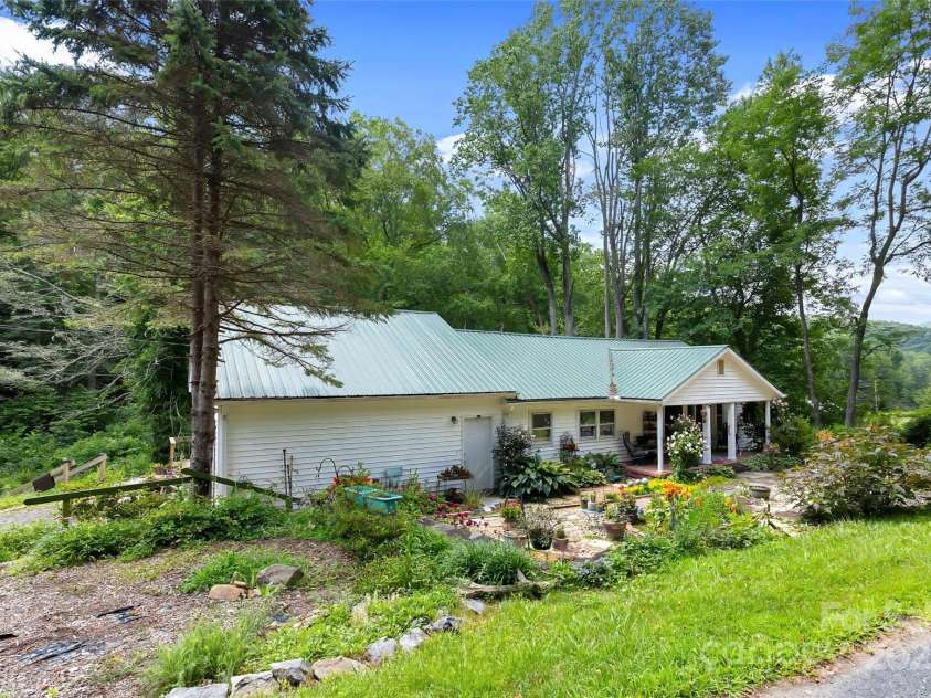 524 Clear Creek Road, Burnsville, NC 28714.  MLS# CAR4281347, YatesRealty ID 27476. 