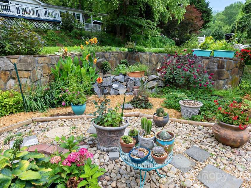 524 Clear Creek Road, Burnsville, NC 28714.  MLS# CAR4281347, YatesRealty ID 27476. 