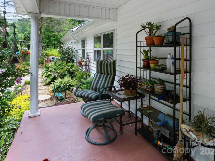 524 Clear Creek Road, Burnsville, NC 28714.  MLS# CAR4281347, YatesRealty ID 27476. 