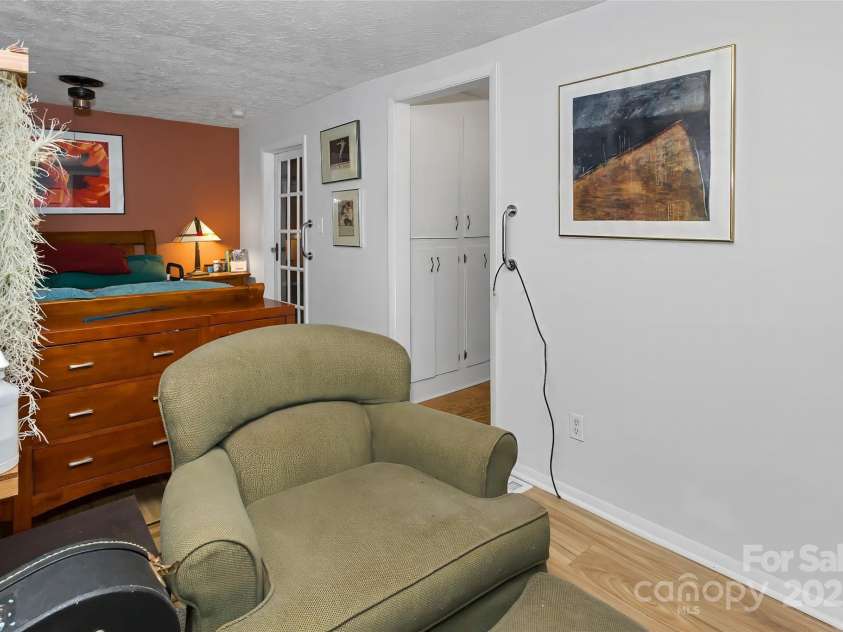 524 Clear Creek Road, Burnsville, NC 28714.  MLS# CAR4281347, YatesRealty ID 27476. 