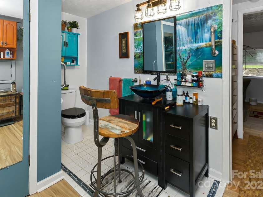 524 Clear Creek Road, Burnsville, NC 28714.  MLS# CAR4281347, YatesRealty ID 27476. 