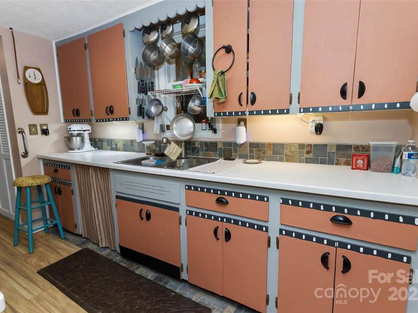 524 Clear Creek Road, Burnsville, NC 28714.  MLS# CAR4281347, YatesRealty ID 27476. 