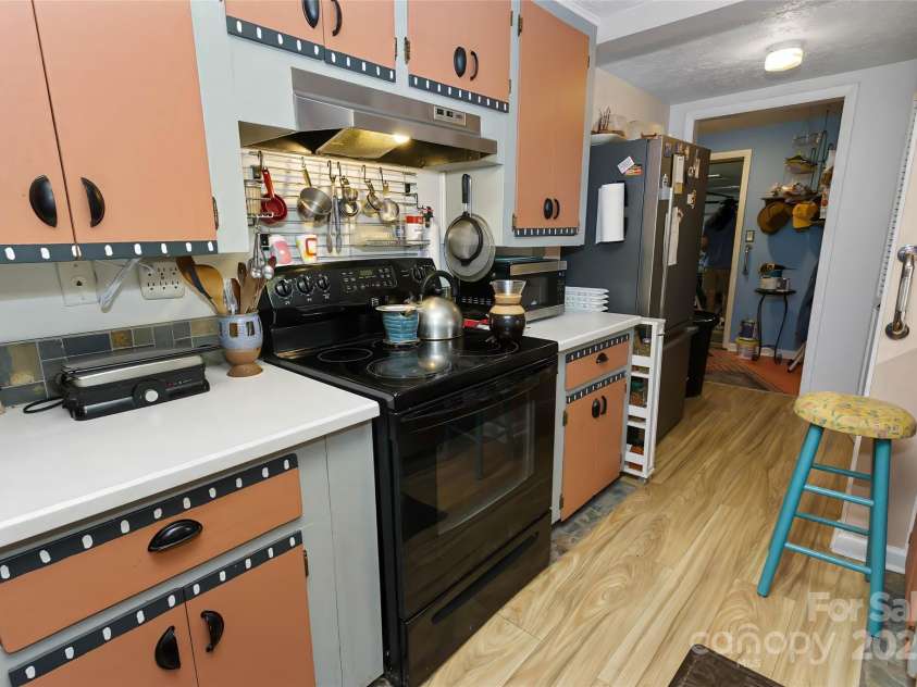 524 Clear Creek Road, Burnsville, NC 28714.  MLS# CAR4281347, YatesRealty ID 27476. 